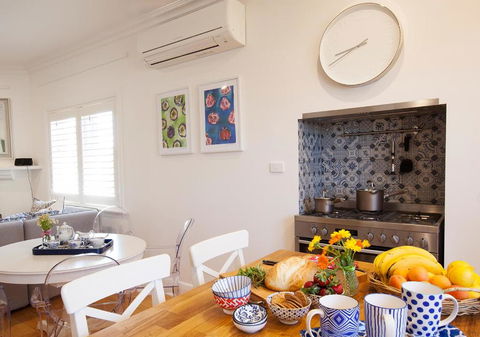 THE WHITE HOUSE Luxury Villa Embedded In History - Accommodation Port Hedland 3