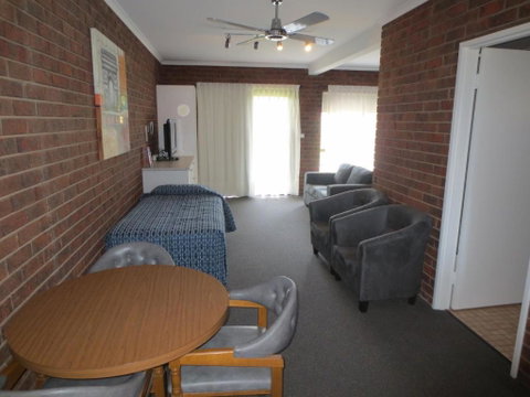 Tocumwal Golf Resort - Accommodation Port Hedland 2