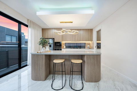 Spacious & Luxury 4Bed Room Retreat Near Station - Accommodation Port Hedland 2