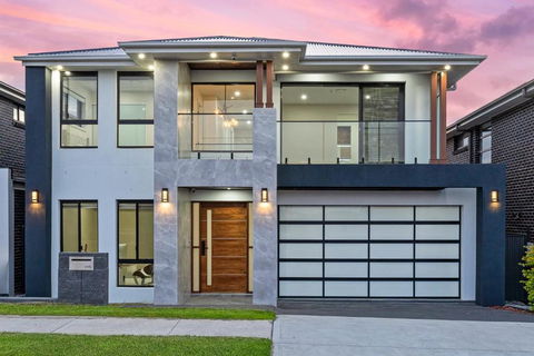 Spacious & Luxury 4Bed Room Retreat Near Station - Accommodation Port Hedland 0