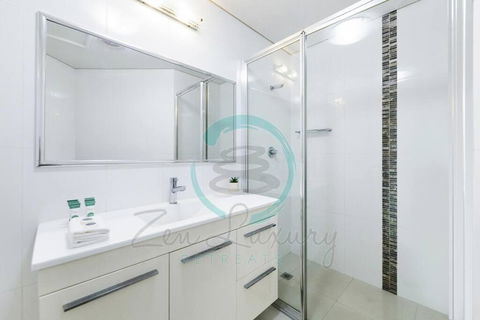 Zen On Stuart: 3-BR Penthouse Pad + Pool + BBQ - Accommodation Port Hedland 2