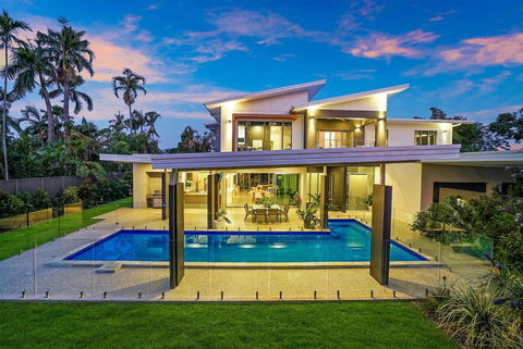 ZenLux Massive 5-BR Holiday Home - Pool - BBQ - Accommodation Port Hedland 0