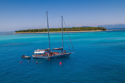 Ocean Free Green Island & Great Barrier Reef Snorkel Cruise, Cairns 25 Guests - Accommodation Port Hedland 0